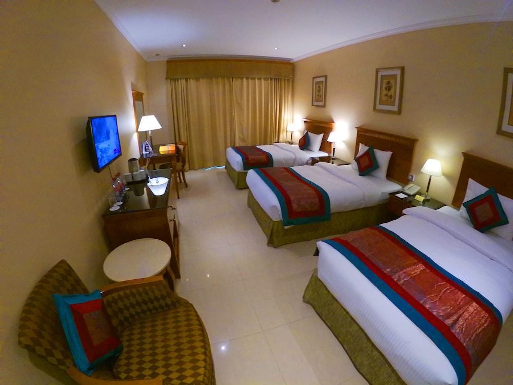 La Quinta By Wyndham Dubai Jumeirah Екстериор снимка